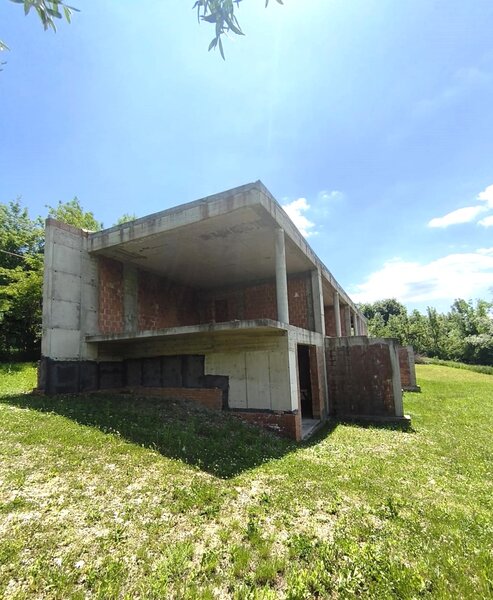 Breaza, Ocina de Sus, vila exclusivista, 343 mp, 5000 mp teren, 195.000 eur